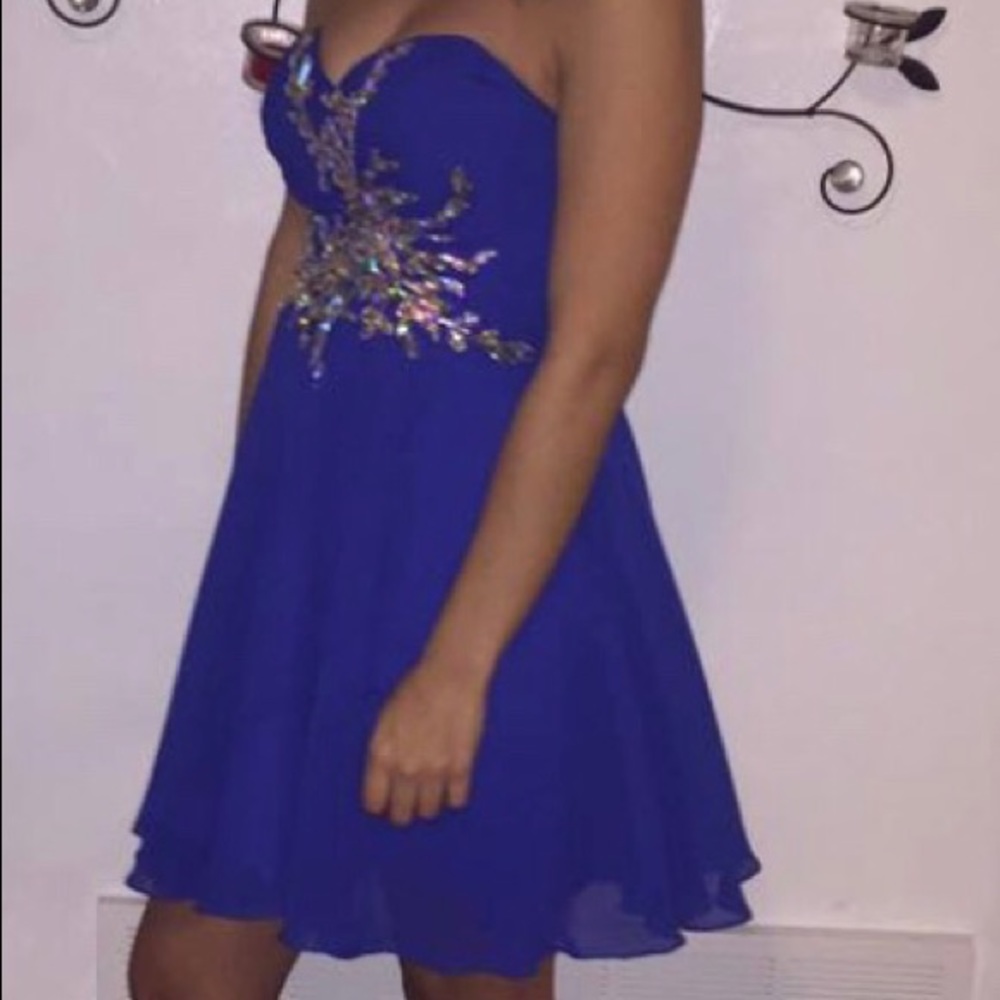 Dress - Picture 6 of 7